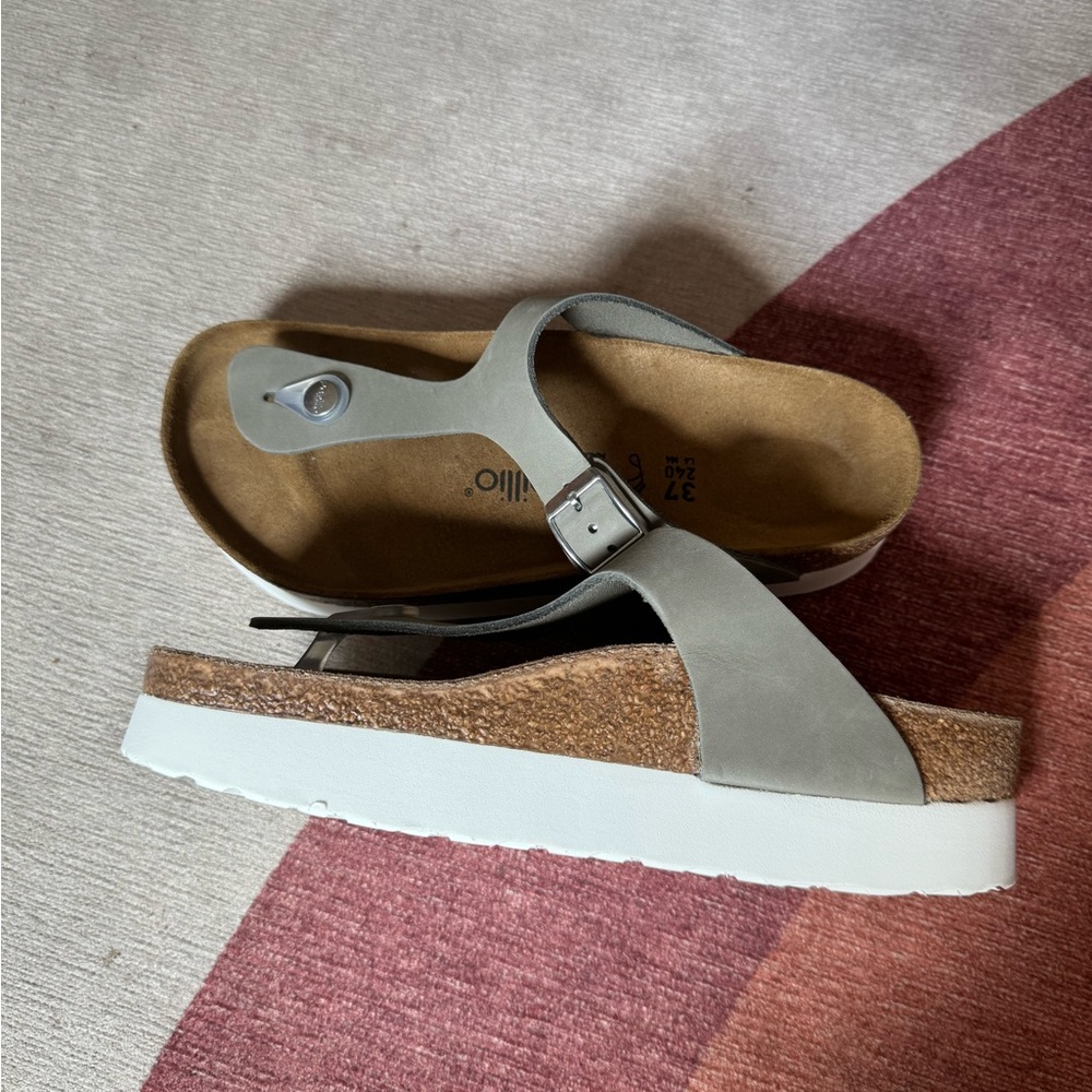 New in Box. Size 37🤍